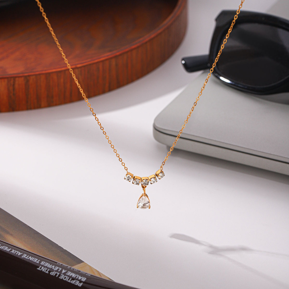 Colliers Pendentifs Pour Femmes Simple Series Daily Droplet En Acier Inoxydable Étanche Couleur Or Avec Zircon Image5