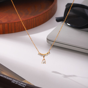 Colliers Pendentifs Pour Femmes Simple Series Daily Droplet En Acier Inoxydable Étanche Couleur Or Avec Zircon h5 Image5