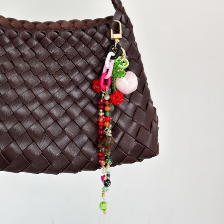 Breloques de sac en pierre naturelle agate cerise, motif fleurs et fruits, style décontracté et simple. 2