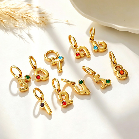 Pendentif femme Simple Series avec numéro quotidien, en acier inoxydable, étanche, couleur or et strass.