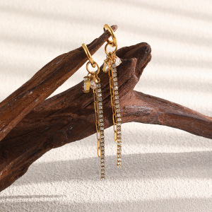 Boucles D'Oreilles Pendantes Pour Femme, Élégantes, À Pampilles, En Acier Inoxydable Doré Et Zircon, Collection Simple Series. h5 Image3