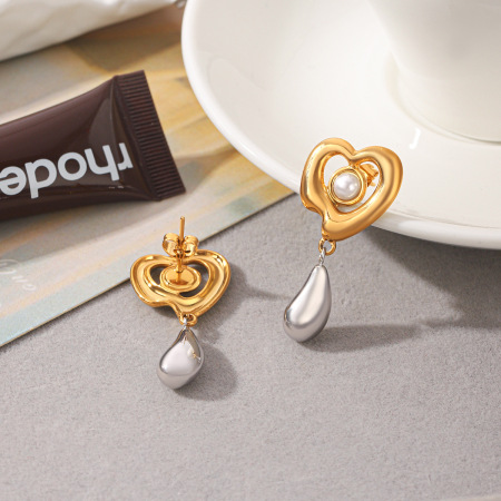 Boucles d'oreilles pendantes pour femme, modèle Daily Droplet Heart, en acier inoxydable doré et perles d'eau douce. 2