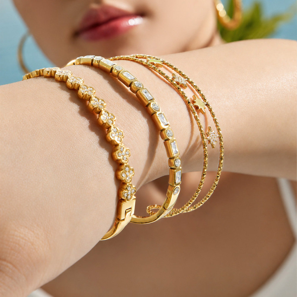 Bracelet Jonc Pour Femme Simple Series Elegant Patchwork Ajouré En Acier Inoxydable, Couleur Or, Étanche Image4