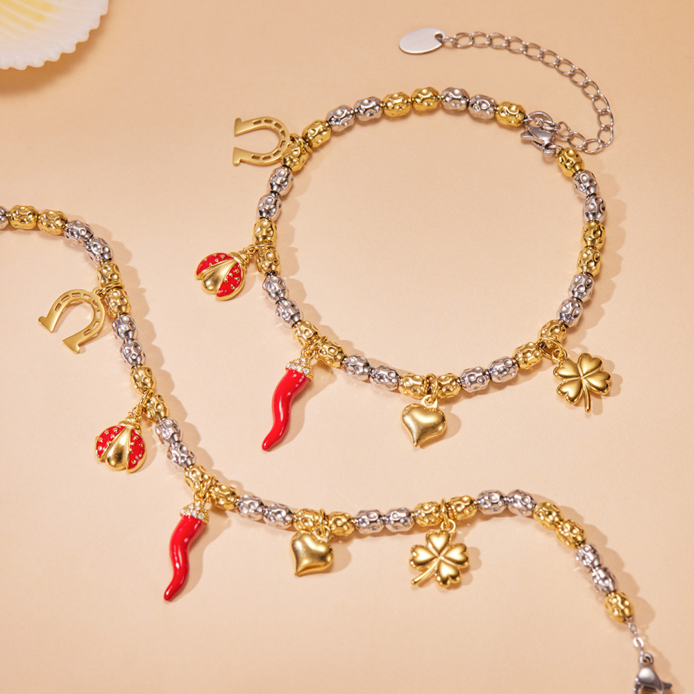 Bracelet À Breloques Pour Femme, Collection Luxueuse Series, Motif Trèfle Et Piment, En Acier Inoxydable Étanche, Couleur Or. Image4