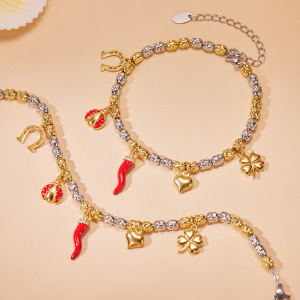Bracelet À Breloques Pour Femme, Collection Luxueuse Series, Motif Trèfle Et Piment, En Acier Inoxydable Étanche, Couleur Or. h5 Image4