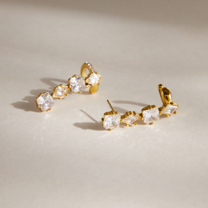 Boucles D'Oreilles Puces Pour Femmes, Luxueuses Et Simples, En Acier Inoxydable Imperméable, Couleur Or, Ornées De Zircon, Forme Triangulaire Patchwork. h5 Image2