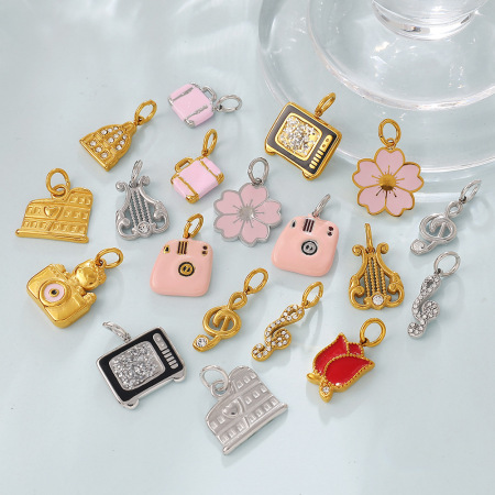 Pendentif femme Simple Series Daily Flower de forme irrégulière en acier inoxydable étanche couleur or avec strass