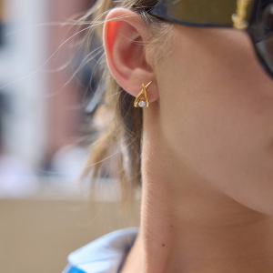 Boucles D'Oreilles Puces Pour Femmes En Acier Inoxydable De Forme Irrégulière, Étanches, Couleur Or Et Zircon. h5 Image2