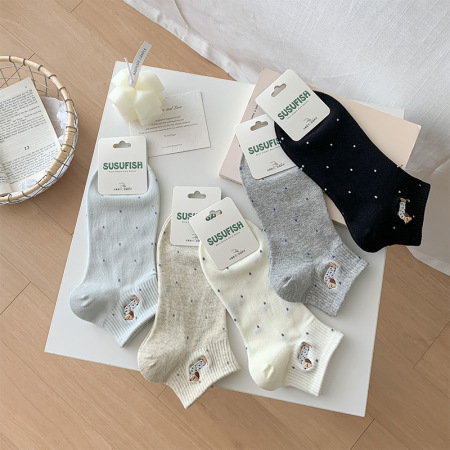 Chaussettes courtes à pois avec de jolis animaux