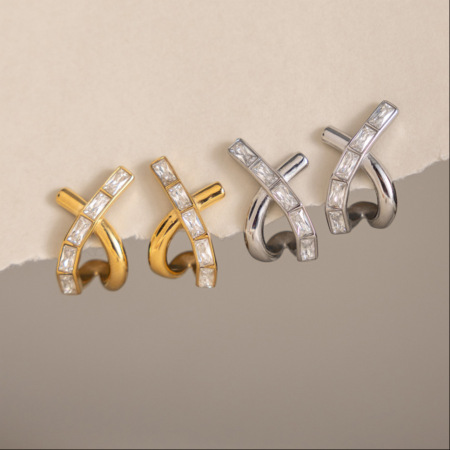 Boucles d'oreilles puces élégantes en acier inoxydable doré, ornées d'un nœud papillon et de zircon, pour femmes, collection Luxueuse.