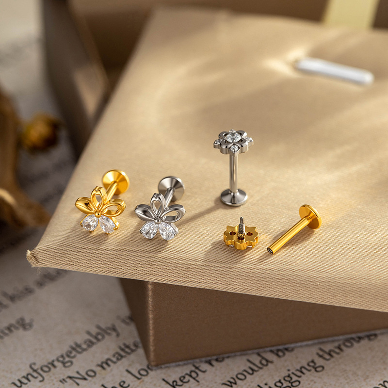Boucles D'Oreilles Piercing Pour Femme, En Alliage De Titane Doré Avec Zircon Et Motif Floral Simple Image3