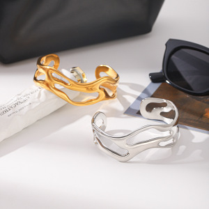 Bracelet Jonc Pour Femme Simple Series Daily Hollowed-Out Lines En Acier Inoxydable Étanche Couleur Or h5 Image3