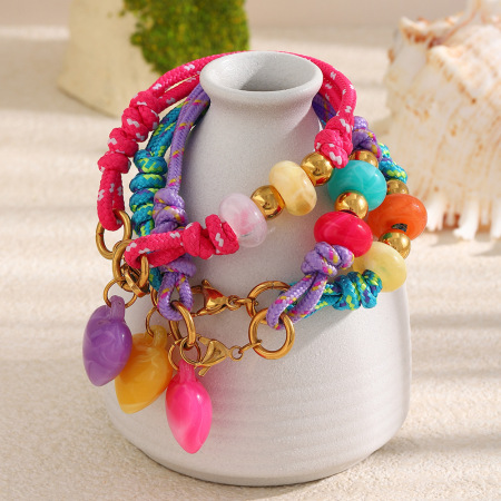 Bracelets tressés pour femmes, collection romantique, en résine avec cœur et corde tressée.