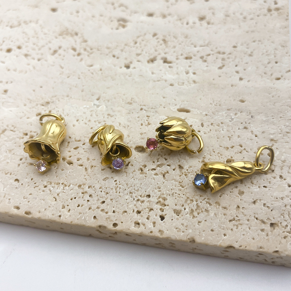 Pendentif Romantique À Faire Soi-Même En Forme De Fleur Irrégulière, En Acier Inoxydable Étanche Couleur Or, Orné De Zircon Et De Moissanite. h5Image4