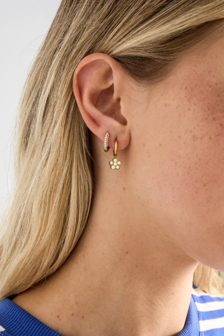 Petites boucles d'oreilles créoles ornées de fleurs pendantes en pierres de zircone 2