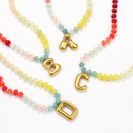 Colliers de perles pour femmes avec lettres douces et pierres naturelles