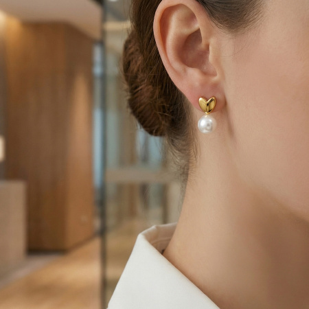 Boucles d'oreilles puces pour femmes, style cœur élégant, en acier inoxydable étanche, couleur or, collection Simple Series