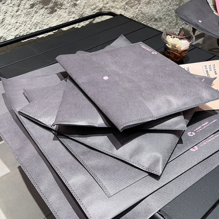 Sac d'emballage simple en tissu non tissé épais pour vêtements et accessoires 2
