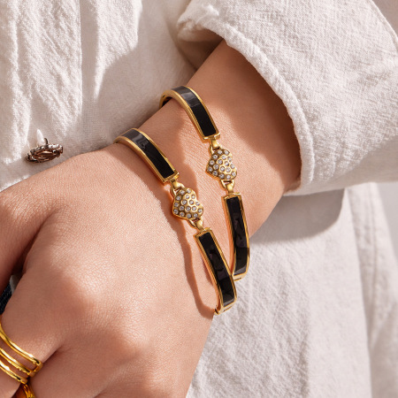 Bracelet jonc élégant en acier inoxydable doré avec strass, orné d'un cœur, collection classique
