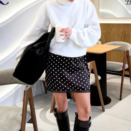 Jupe midi à pois simple et élégante