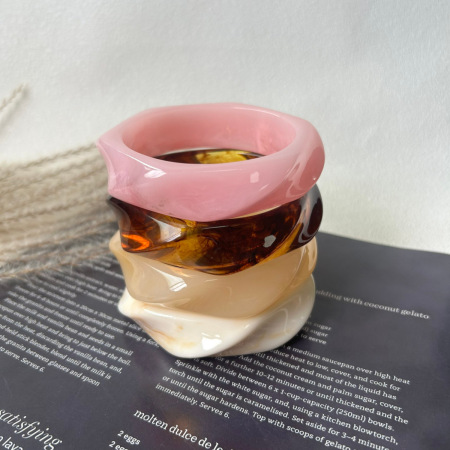 Bracelets pour femmes en résine à dégradé de couleurs et de forme irrégulière 2