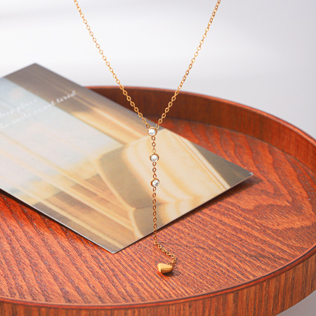 Colliers pendentifs pour femmes Simple Series Daily Heart en acier inoxydable étanche couleur or avec zircon