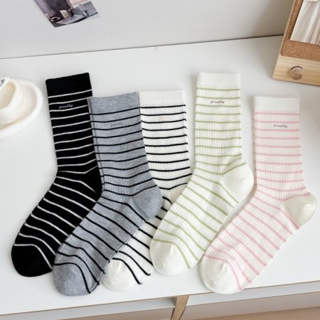 Chaussettes mi-mollet à rayures et lettres basiques légèrement rebondissantes