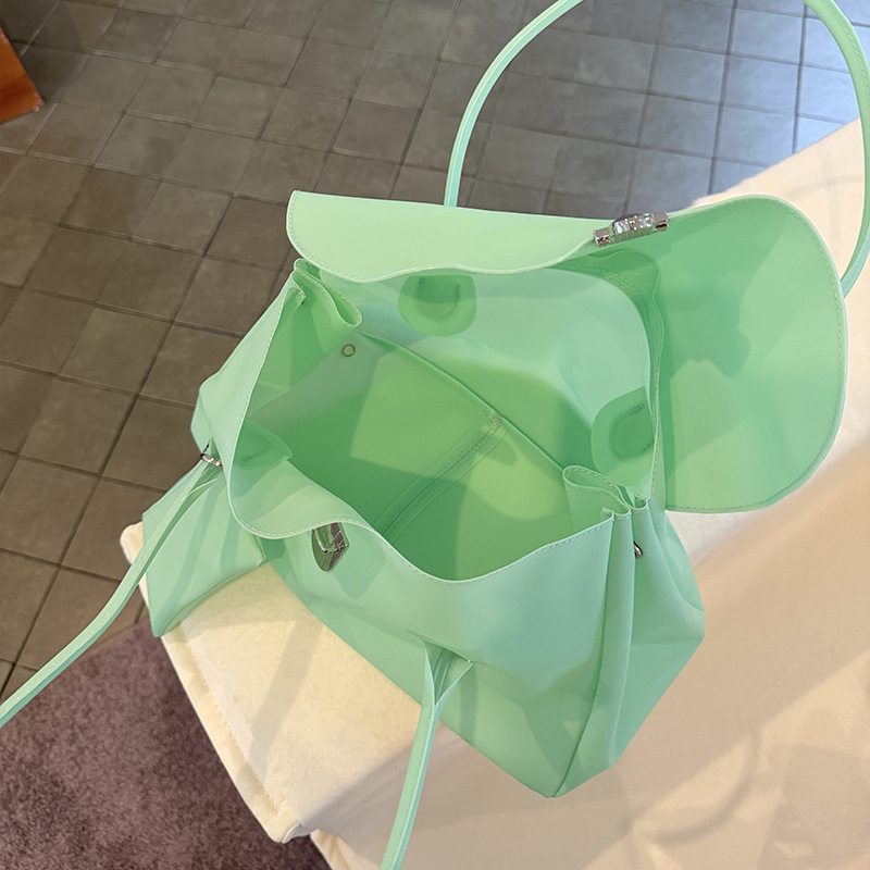 Sac À Main Femme Style Décontracté Avec Poignées En Pvc Transparent Uni Et Détails Métalliques. Image6