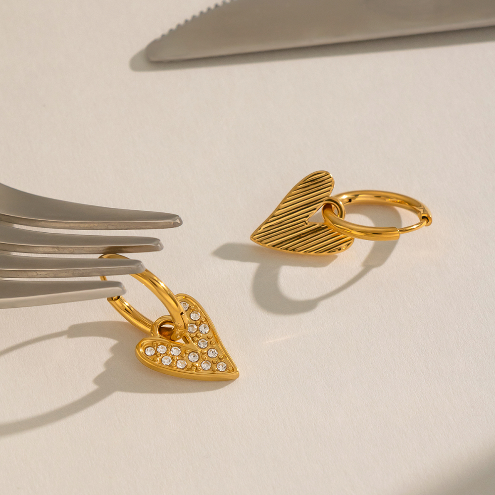 Boucles D'Oreilles Pendantes Pour Femme En Acier Inoxydable Doré, En Forme De Cœur, Étanches Et Ornées De Strass. Image3
