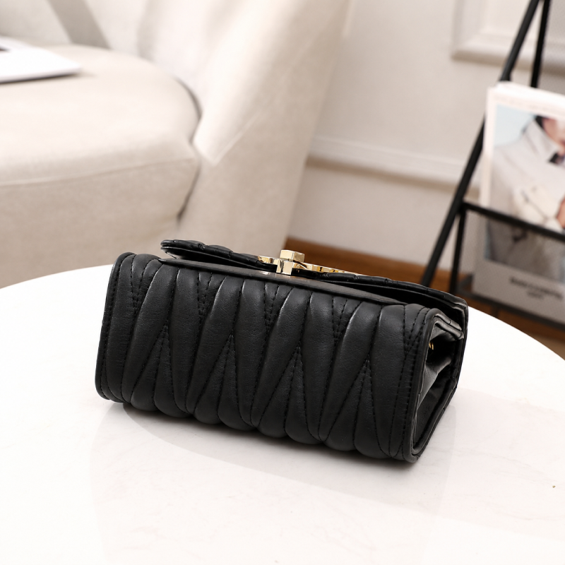 Sac Carré Pour Femme En Pu De Qualité Supérieure, Style Décontracté, Avec Détails Métalliques Et Cœur. Couleur Unie. Image4
