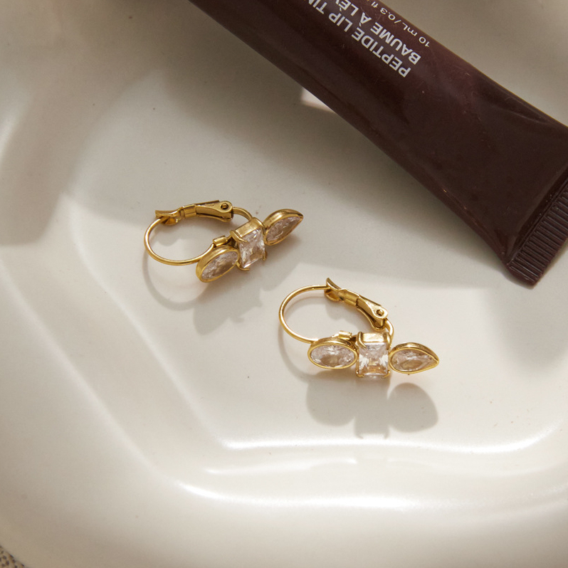 Boucles D'Oreilles Créoles Pour Femmes, En Acier Inoxydable Doré, Ornées De Zircon Et Ornées D'Une Goutte D'Eau, De La Luxueuse Collection Droplet. h5Image4