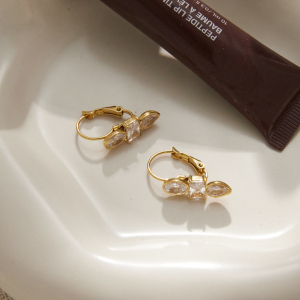 Boucles D'Oreilles Créoles Pour Femmes, En Acier Inoxydable Doré, Ornées De Zircon Et Ornées D'Une Goutte D'Eau, De La Luxueuse Collection Droplet. h5 Image4