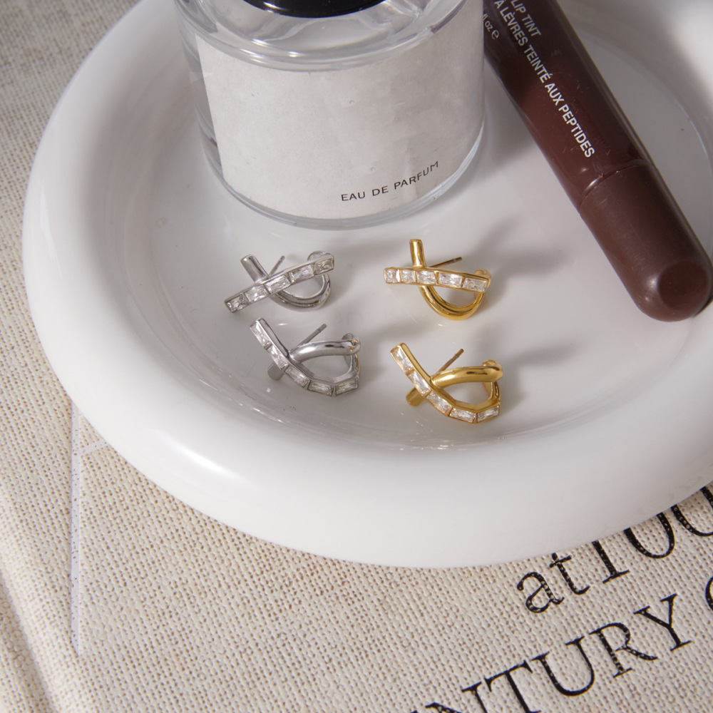 Boucles D'Oreilles Puces Pour Femmes En Acier Inoxydable De Forme Irrégulière, Étanches, Couleur Or Et Zircon. Image4