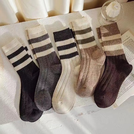 Chaussettes mi-mollet à rayures basiques et contraste de couleurs pour femmes, légèrement rebondissantes