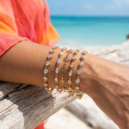 Bracelet chaîne pour femme en acier inoxydable imperméable avec zircon et motif patchwork cœur élégant de la série Luxueuse