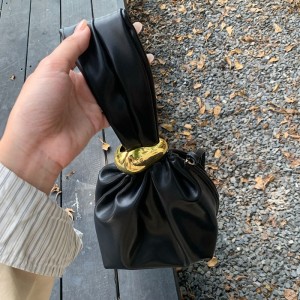 Sacs À Main Seau Pour Femmes, Style Parisien Chic, En Pu De Qualité Supérieure, Couleur Unie, Avec Détails Métalliques Et Fermeture Torsadée. h5 Image3
