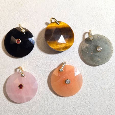Pendentifs pour femmes en zircon couleur cuivre doré et pierres naturelles de forme ronde 2