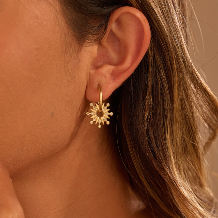 Boucles d'oreilles créoles Simple Series Daily Circle pour femmes, en acier inoxydable, couleur or, étanches.