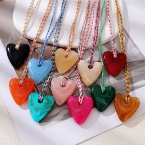 Colliers Pendentifs En Résine En Forme De Cœur Rétro De La Série Simple Pour Femmes h5 Image2