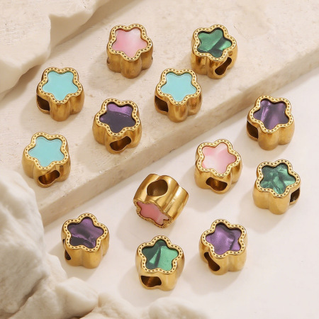 Perles d'espacement en acier inoxydable étanches, couleur or, avec motif floral en acrylique.