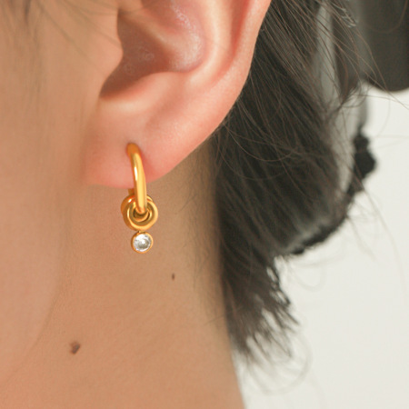 Boucles d'oreilles créoles pour femmes Simple Series Daily Circle en acier inoxydable, étanches, couleur or, avec zircon. 2