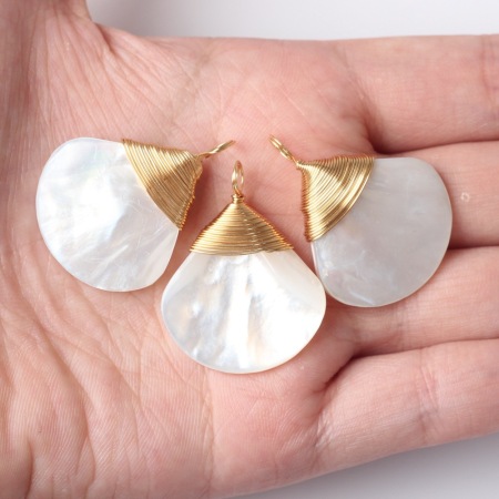 Pendentifs pour femmes en coquillages naturels et cuivre 2