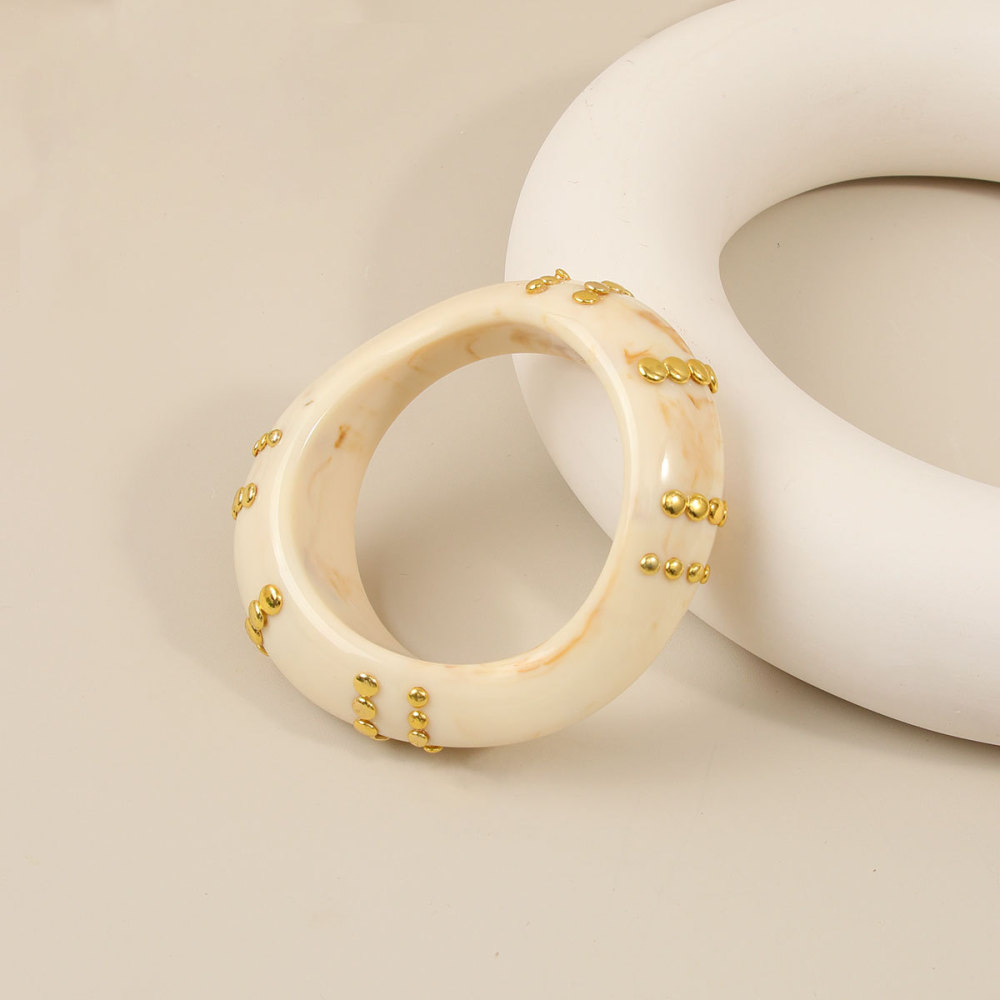 Bracelets Pour Femmes En Résine À Rivets De Forme Irrégulière Style Punk
