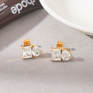 Boucles D'Oreilles Puces Pour Femmes, En Acier Inoxydable Doré, Imperméables, En Forme De Goutte, Avec Zircon Rectangulaire Et Monture En Forme De Goutte h5 Image3