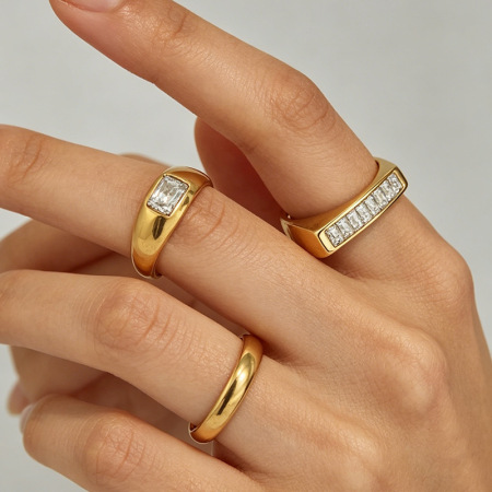 Bague pour femme en acier inoxydable doré, imperméable, de forme géométrique simple et ornée d'un zircon. 2
