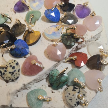 Pendentifs pour femmes en forme de cœur avec pierres naturelles et strass 2
