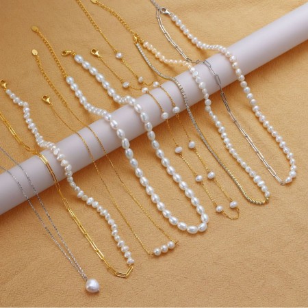 Collier de perles élégant pour femme, collection romantique, plaqué rhodium, avec chaîne à perles.