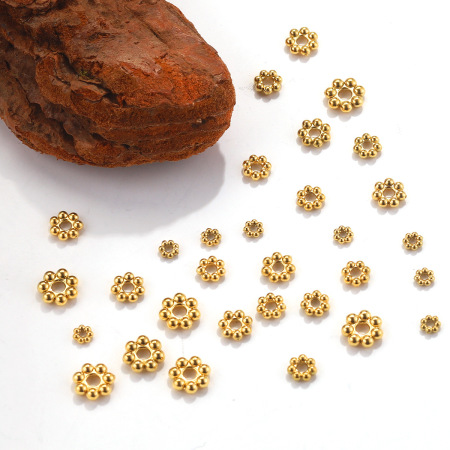 Perles d'espacement en acier inoxydable couleur or en forme de fleur 2
