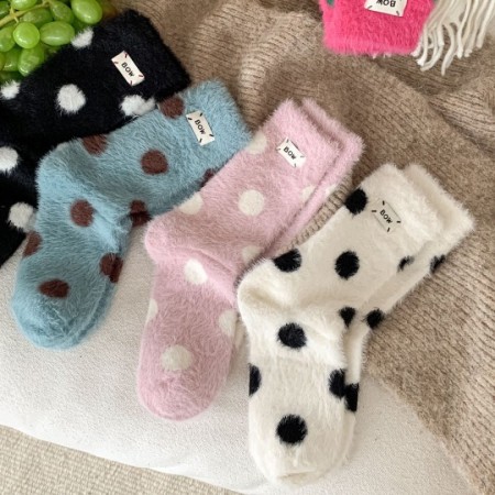 Chaussettes mi-mollet à pois décontractés et rebondissants, color clash à pois 2