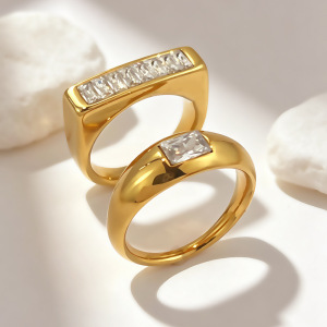 Bague Pour Femme En Acier Inoxydable Doré, Imperméable, De Forme Géométrique Simple Et Ornée D'Un Zircon. h5 Image3